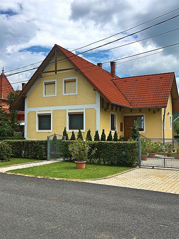 Petra Apartmanház Badacsonytomaj Exteriér fotografie