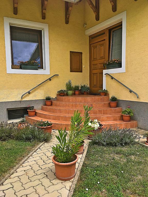 Petra Apartmanház Badacsonytomaj Exteriér fotografie