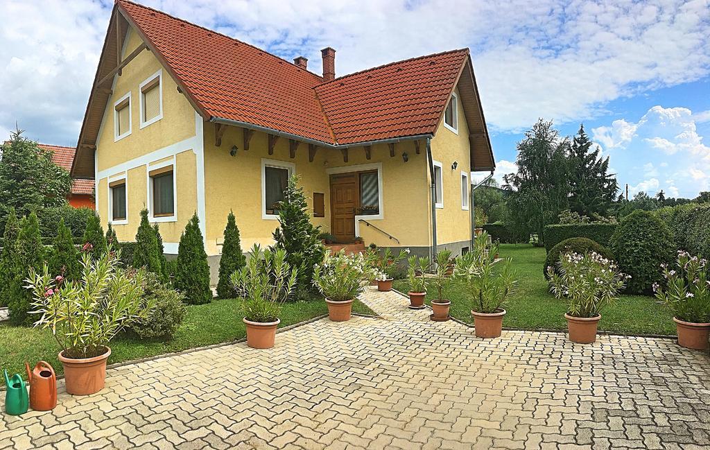 Petra Apartmanház Badacsonytomaj Exteriér fotografie